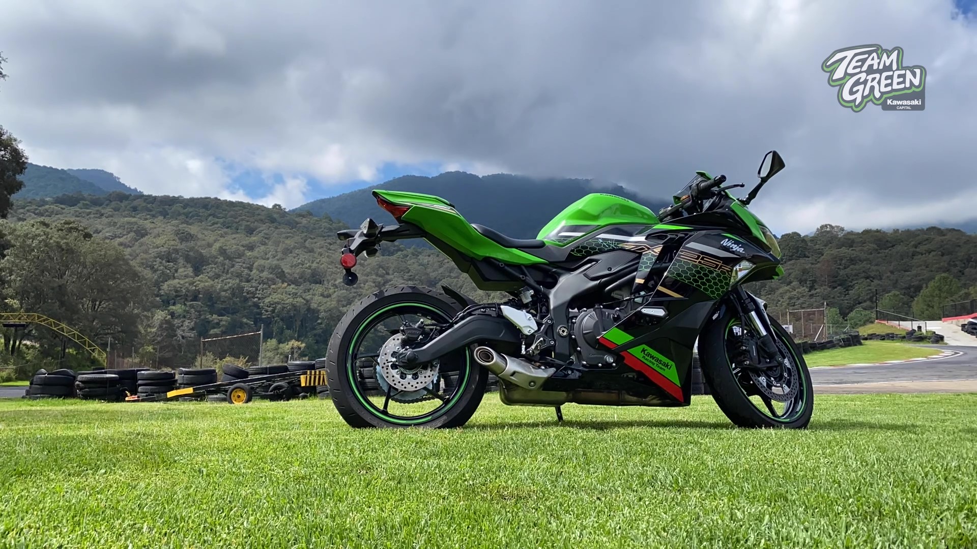 Kawasaki_ZX25R